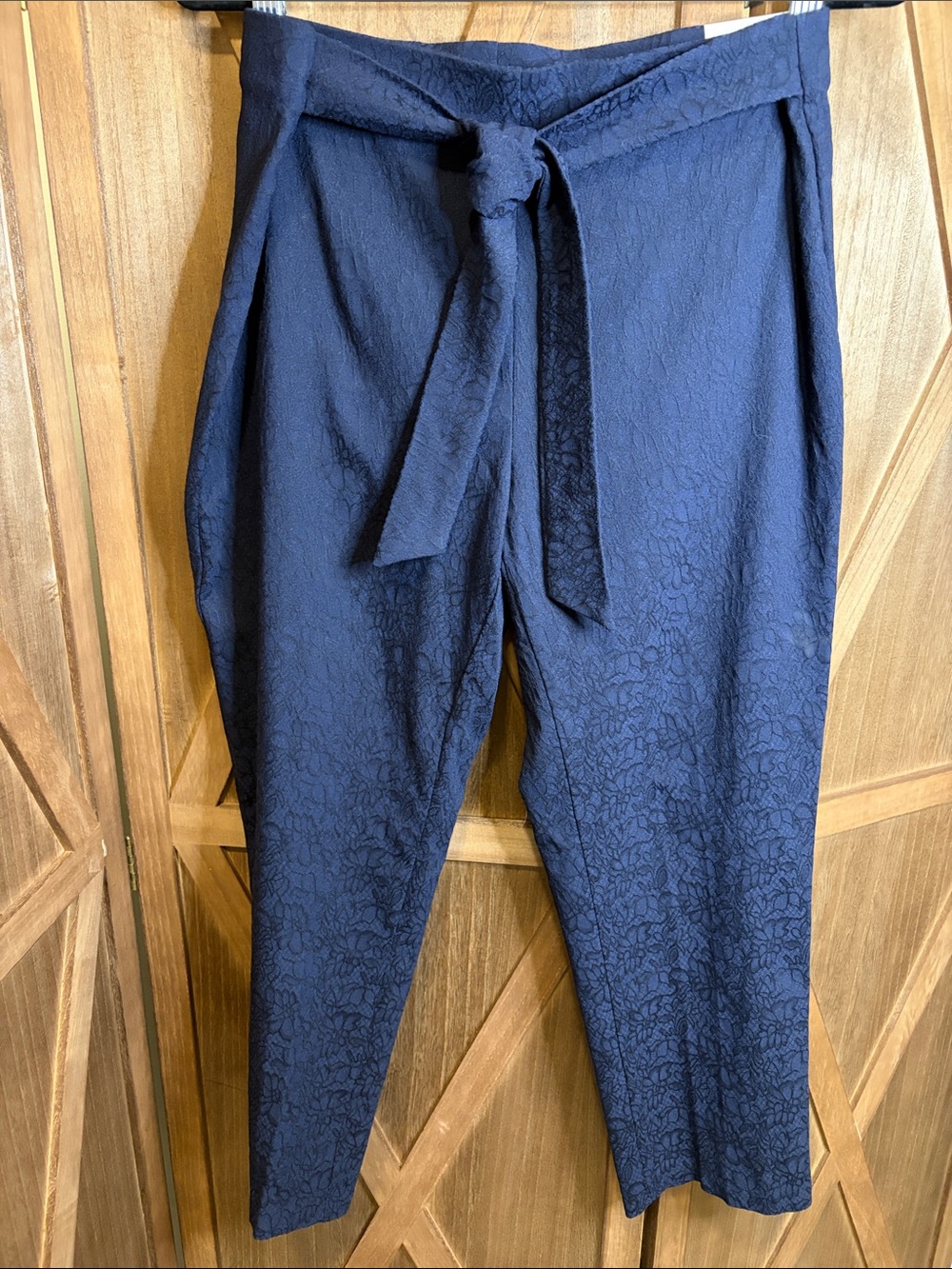 🇨🇦JULES & LEOPOLD Navy Blue Floral Embossed Pull-On Capri Pants Tie Waist SZ LG